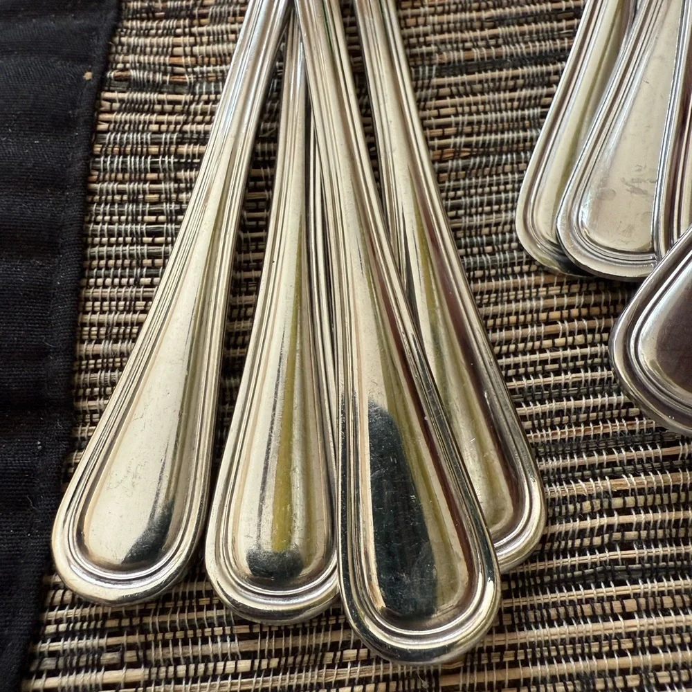 SET OF 26 ONEIDA TRESS/HOLLIS STAINLESS STEEL‎ FLATWARE SPOONS FORKS V
